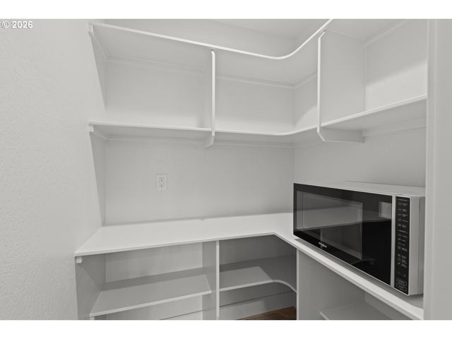 1736 DRURY Ln, Grants Pass, OR 97527