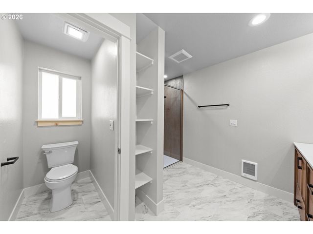 1736 DRURY Ln, Grants Pass, OR 97527