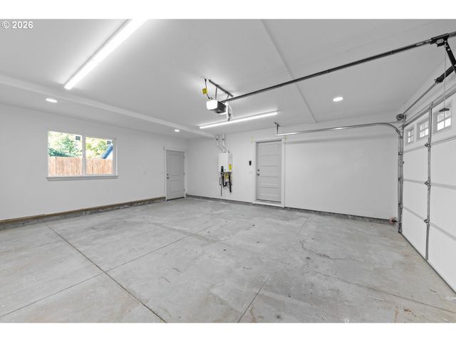 1736 DRURY Ln, Grants Pass, OR 97527