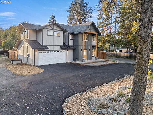 1736 DRURY Ln, Grants Pass, OR 97527