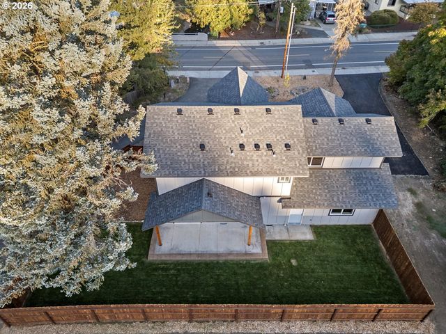 1736 DRURY Ln, Grants Pass, OR 97527