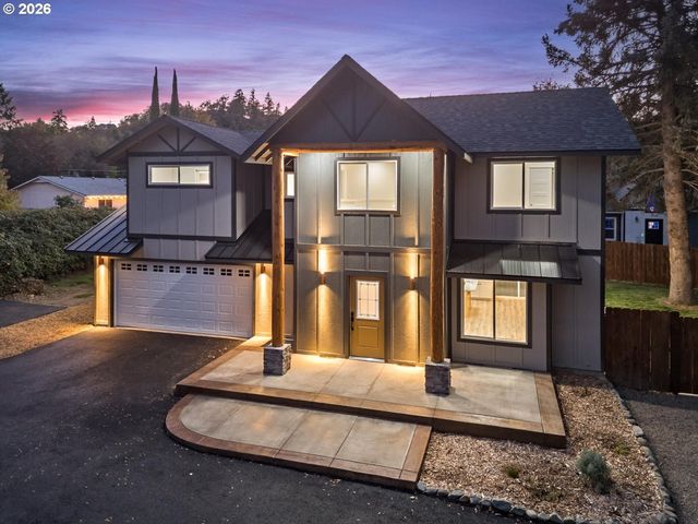 1736 DRURY Ln, Grants Pass, OR 97527