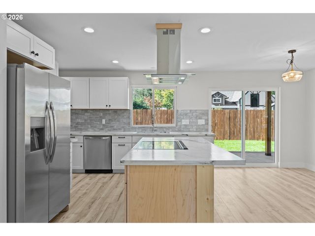1736 DRURY Ln, Grants Pass, OR 97527
