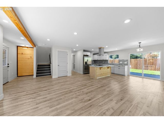 1736 DRURY Ln, Grants Pass, OR 97527