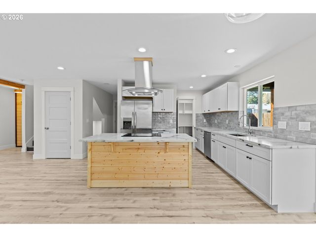 1736 DRURY Ln, Grants Pass, OR 97527