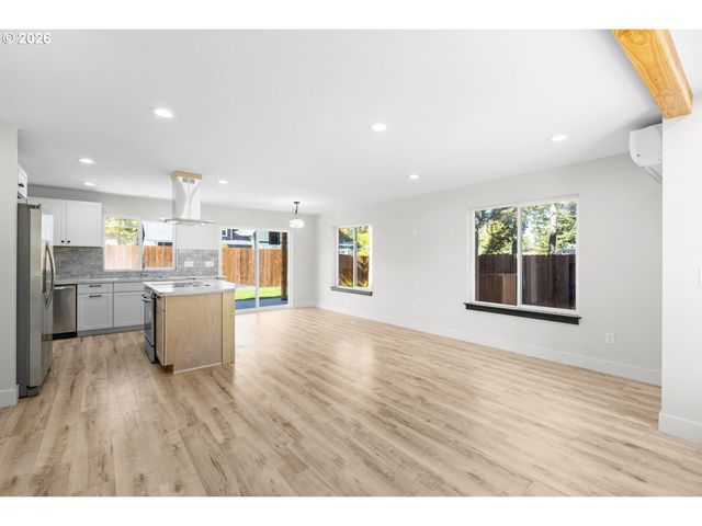 1736 DRURY Ln, Grants Pass, OR 97527