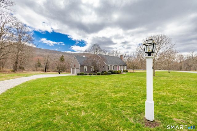 15 Studio Hill Circle, Kent, CT 06757