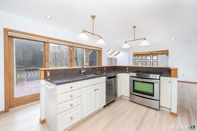 15 Studio Hill Circle, Kent, CT 06757