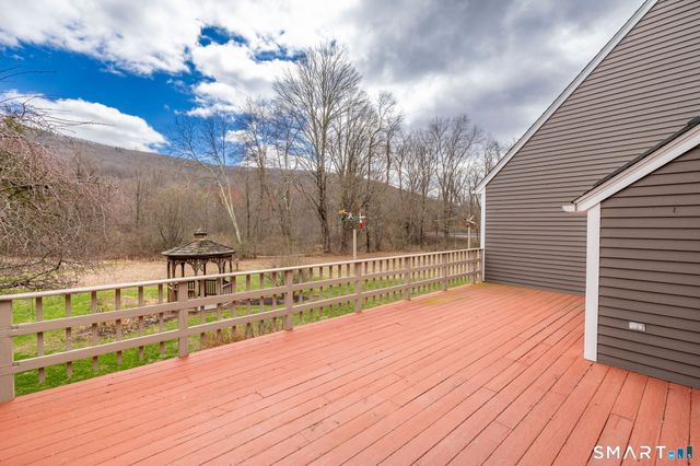 15 Studio Hill Circle, Kent, CT 06757