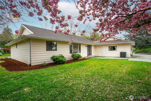 1704 Village Drive, Lynden, WA 98264