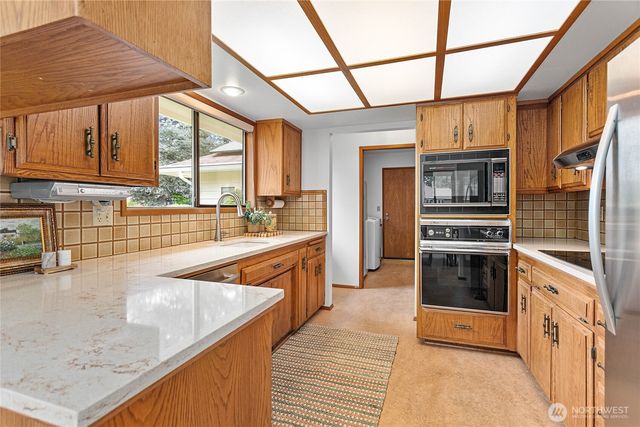 1704 Village Drive, Lynden, WA 98264
