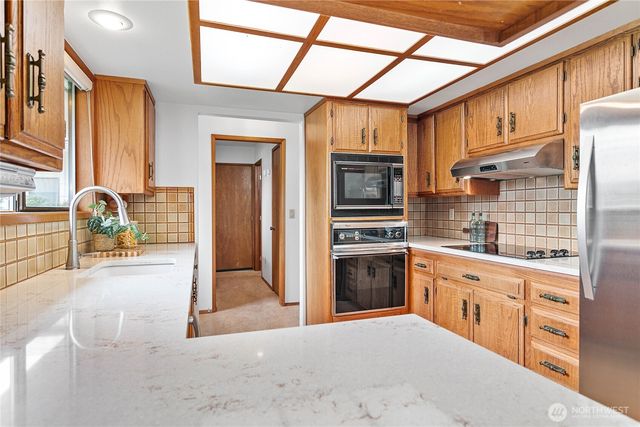 1704 Village Drive, Lynden, WA 98264