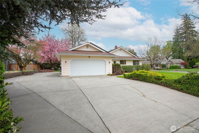1704 Village Drive, Lynden, WA 98264