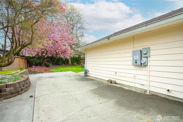 1704 Village Drive, Lynden, WA 98264