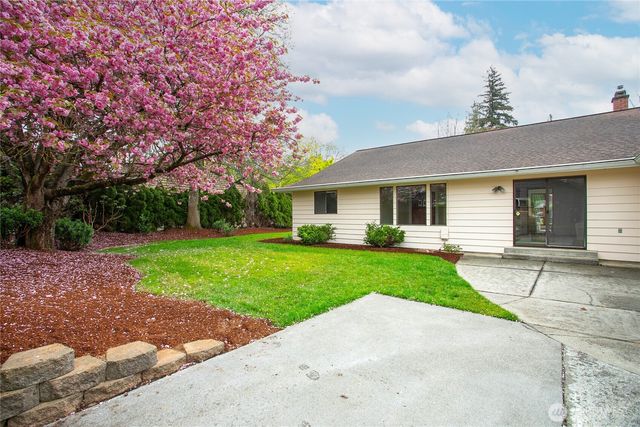 1704 Village Drive, Lynden, WA 98264