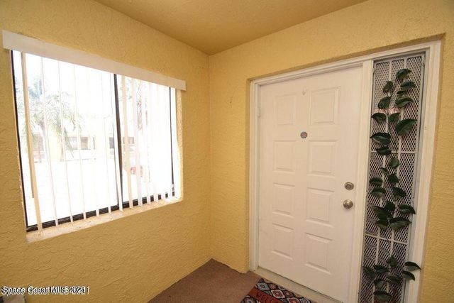 670 Cedar Side Circle NE, Palm Bay, FL 32905