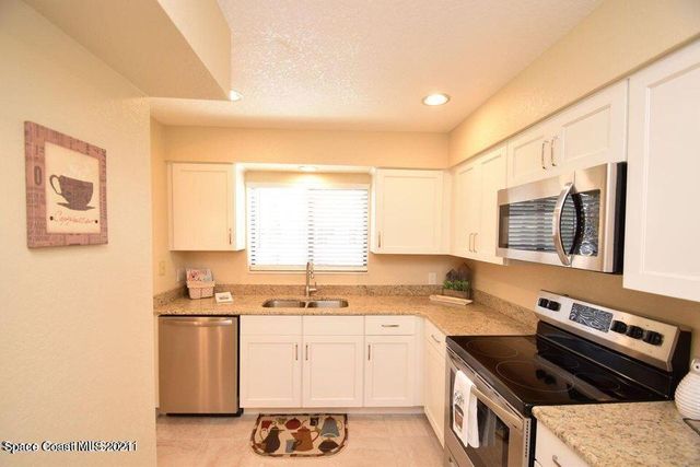 670 Cedar Side Circle NE, Palm Bay, FL 32905