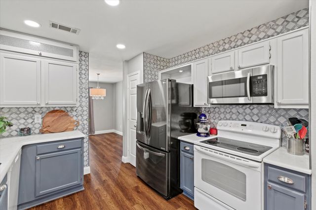 8617 Fairfax Avenue, Rowlett, TX 75089