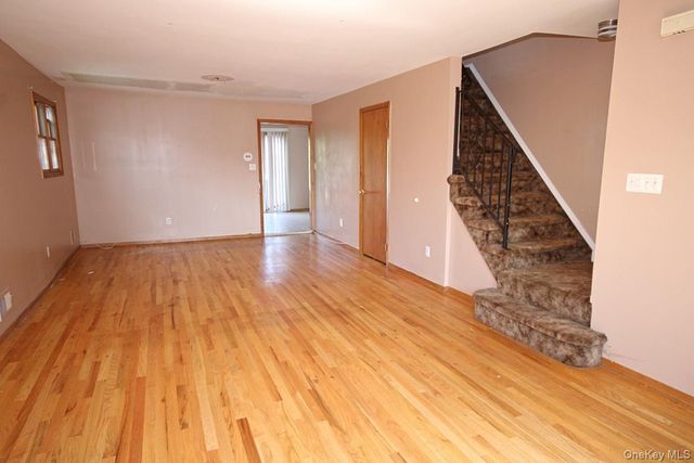 5 Abbey Road, Staten Island, NY 10308
