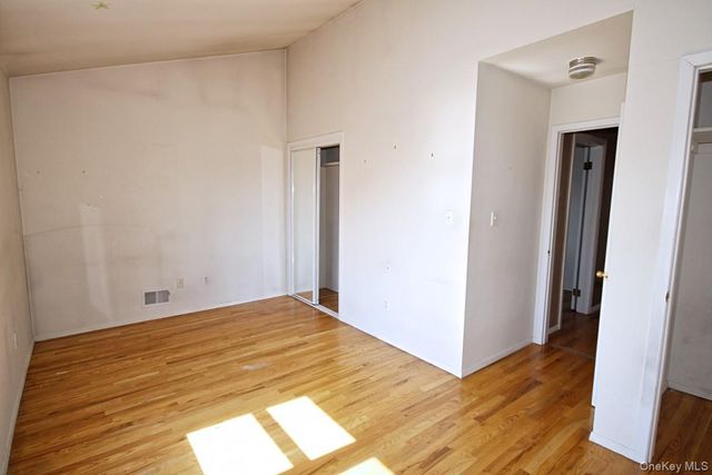 5 Abbey Road, Staten Island, NY 10308
