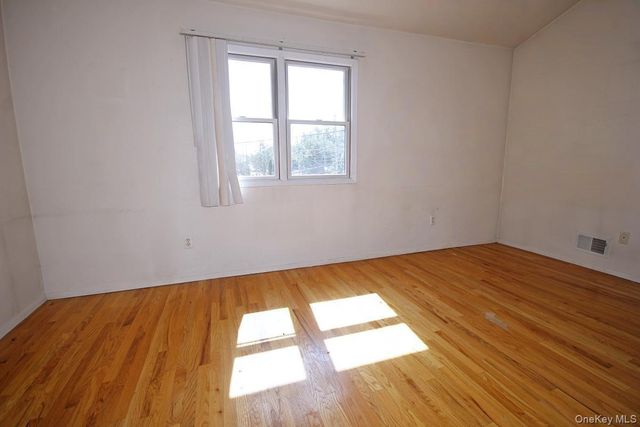 5 Abbey Road, Staten Island, NY 10308