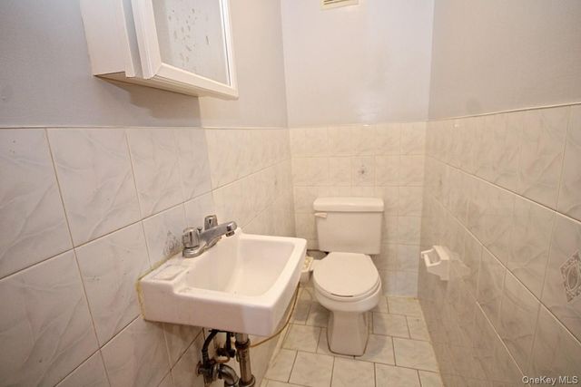 5 Abbey Road, Staten Island, NY 10308