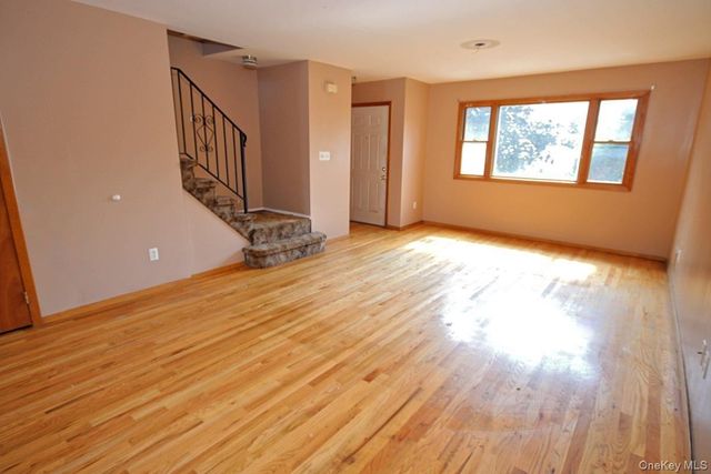 5 Abbey Road, Staten Island, NY 10308