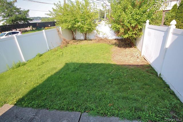 5 Abbey Road, Staten Island, NY 10308