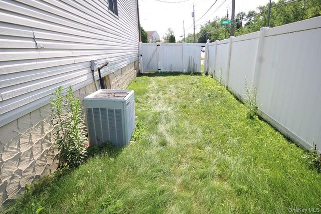5 Abbey Road, Staten Island, NY 10308