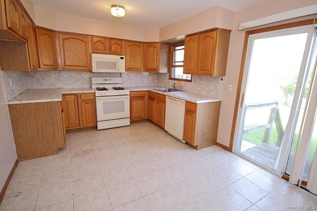 5 Abbey Road, Staten Island, NY 10308