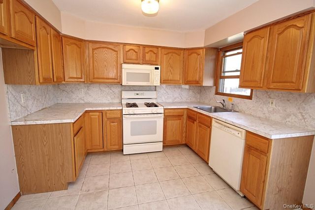 5 Abbey Road, Staten Island, NY 10308