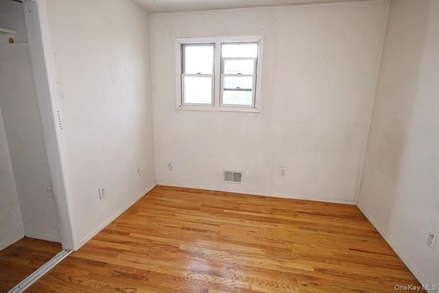 5 Abbey Road, Staten Island, NY 10308