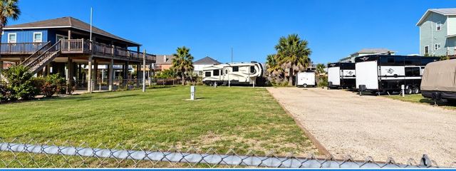 850 Kahla Drive, Crystal Beach, TX 77650