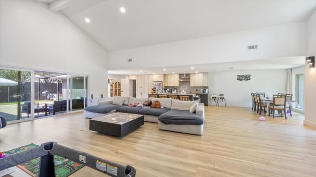 7020 Quartermile, Dallas, TX 75248