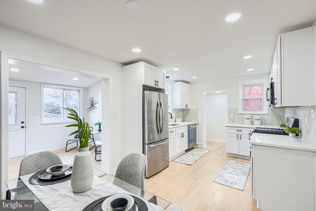 8702 MARAVOSS LN, Baltimore, MD 21234