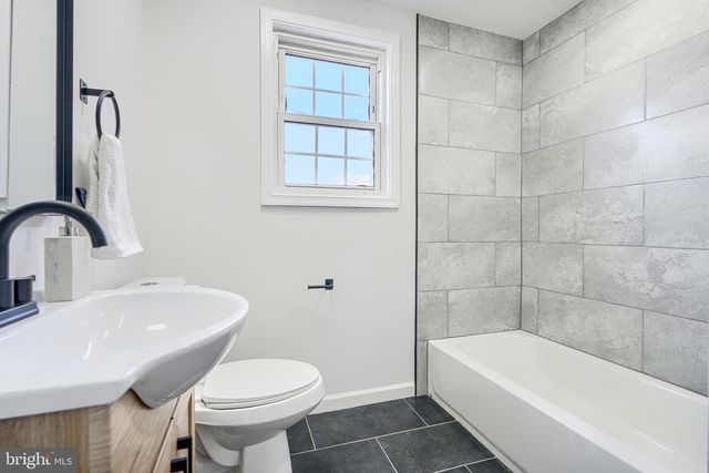 8702 MARAVOSS LN, Baltimore, MD 21234