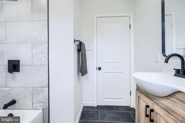 8702 MARAVOSS LN, Baltimore, MD 21234