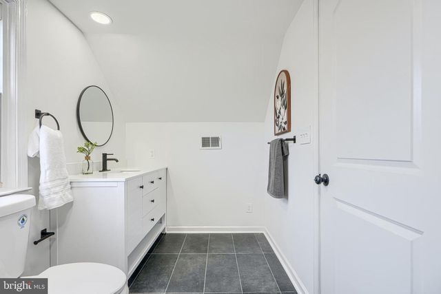 8702 MARAVOSS LN, Baltimore, MD 21234