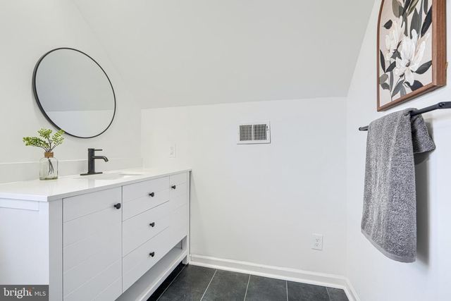 8702 MARAVOSS LN, Baltimore, MD 21234