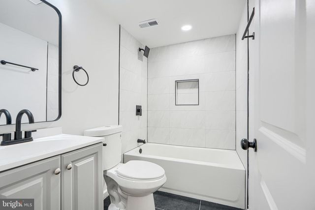 8702 MARAVOSS LN, Baltimore, MD 21234