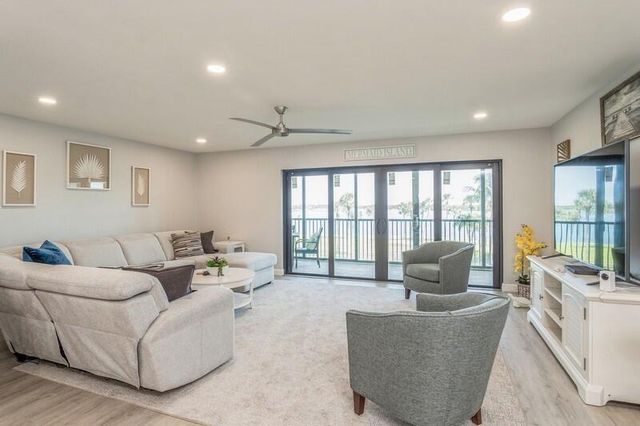 200 INTRACOASTAL Place 305, Jupiter, FL 33469