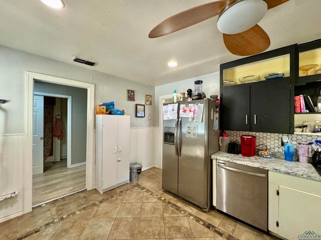 1009 Willow Springs Dr., Longview, TX 75604