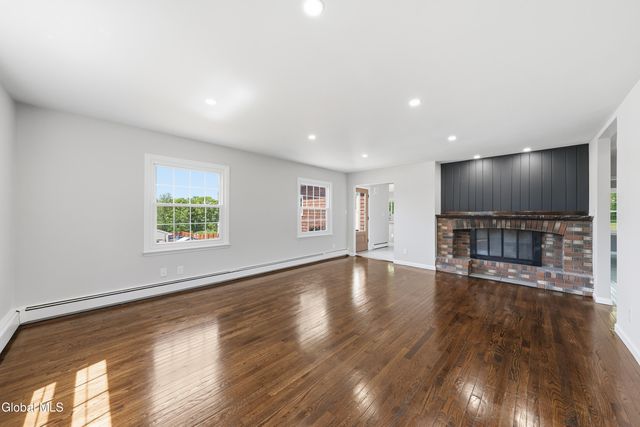 2704 Apple Tree Lane, Schodack, NY 12033