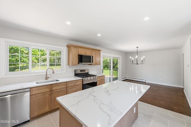 2704 Apple Tree Lane, Schodack, NY 12033