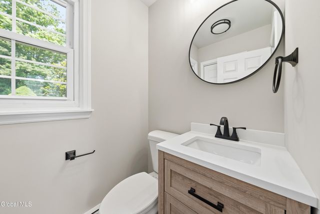 2704 Apple Tree Lane, Schodack, NY 12033