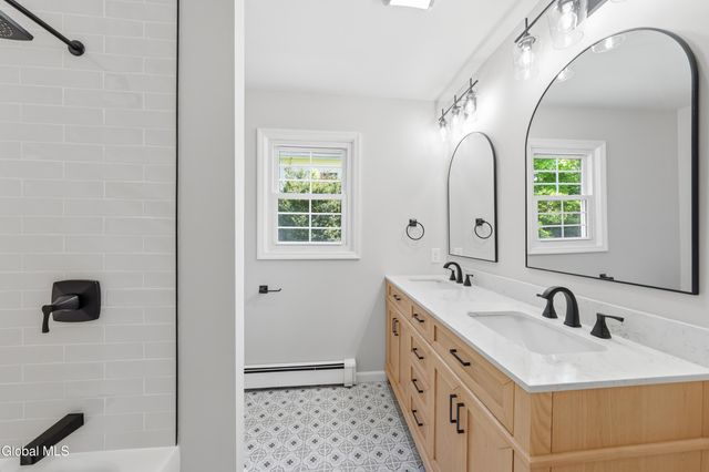2704 Apple Tree Lane, Schodack, NY 12033