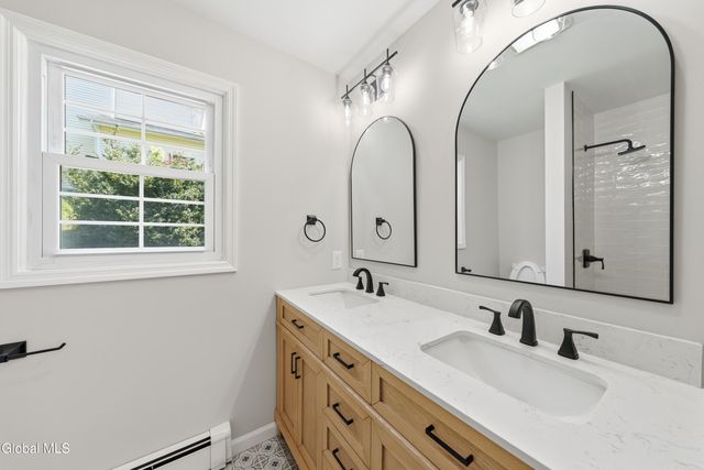 2704 Apple Tree Lane, Schodack, NY 12033