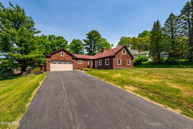 2704 Apple Tree Lane, Schodack, NY 12033