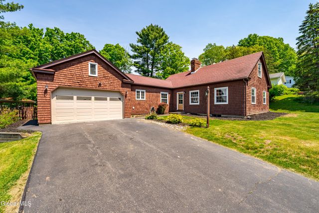 2704 Apple Tree Lane, Schodack, NY 12033