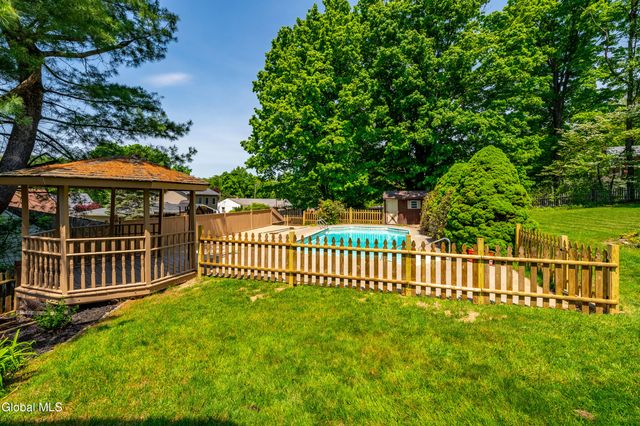 2704 Apple Tree Lane, Schodack, NY 12033